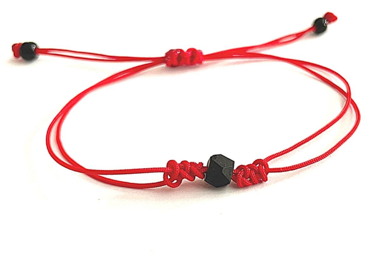 Fil Rouge  Bracelet Pierre Azabache pour la protection contre les mauvaises énergies.